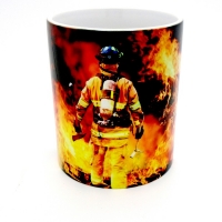 Mug Pompier dans les Flammes   
