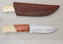 Couteau de chasse  manche bois et pvc  
avec Etui cuir 