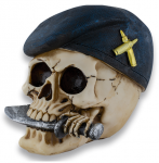 Crâne tête de mort avec beret commando et couteau  