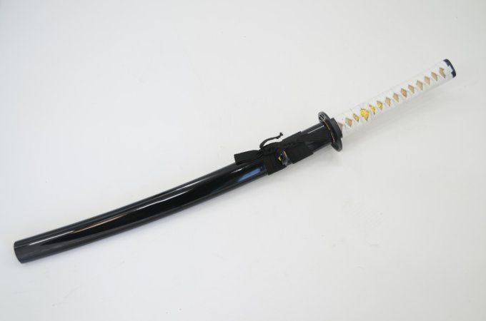 Wakisashi pratical forgé Lame trempé couleur noir et blanc