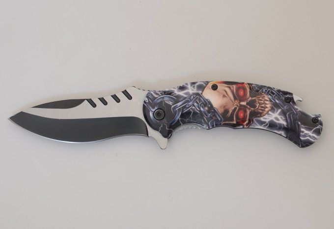 Couteau pliant Tête de mort yeux rouges avec chaîne lame de 9 cm