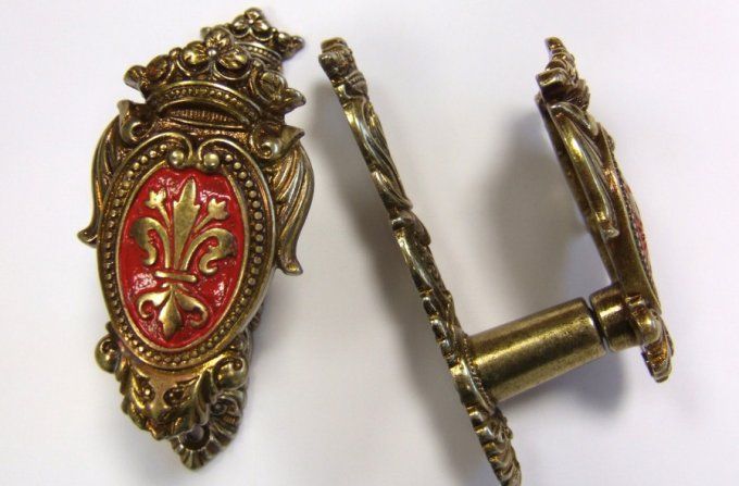 Support Mural Fleur de Lys Rouge