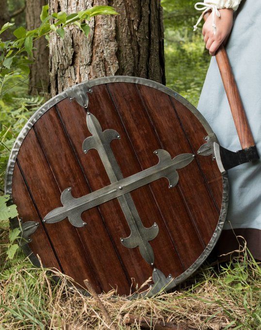 Bouclier rond en bois avec ferrures en acier