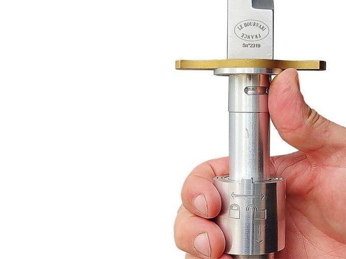 Epieu de chasse Hourvari le traqueur 25 cm Orange  avec Etui cuir