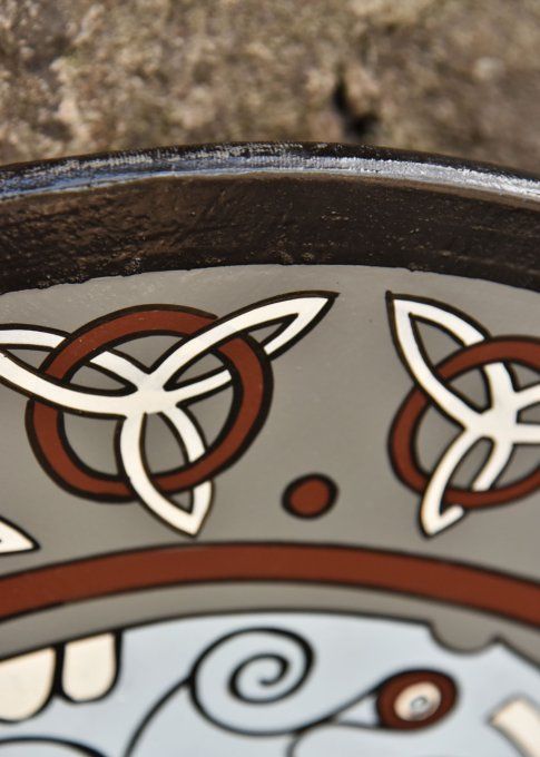 Bouclier vikink avec motif corbeau et triquetras 61 cm