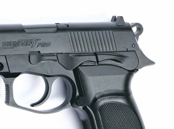 Pistolet Bersa Thunder 9 Pro Noir  ASG - Co2  Billes Acier Cal 4.5