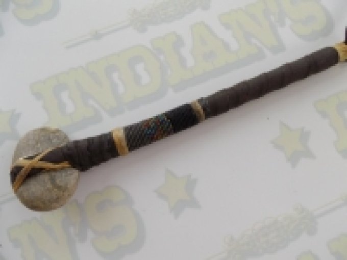 Casse tête Amérindien recouvert de Rawhide de 31 cm